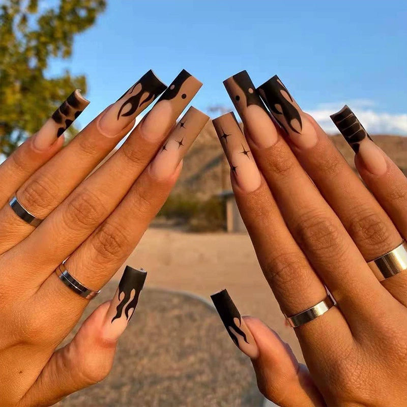 (Hand-made nail) The dark fairy in Europe and America is dying, the magic mirror powder is white, and the finished nail product, Millennium Spice Girl fake nails patch, is worn for a long time.